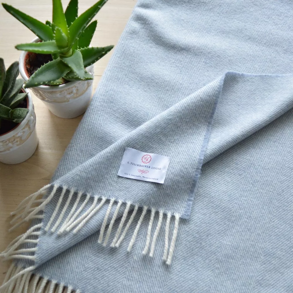 Hellblaue Wolldecke Lammwolle Irland