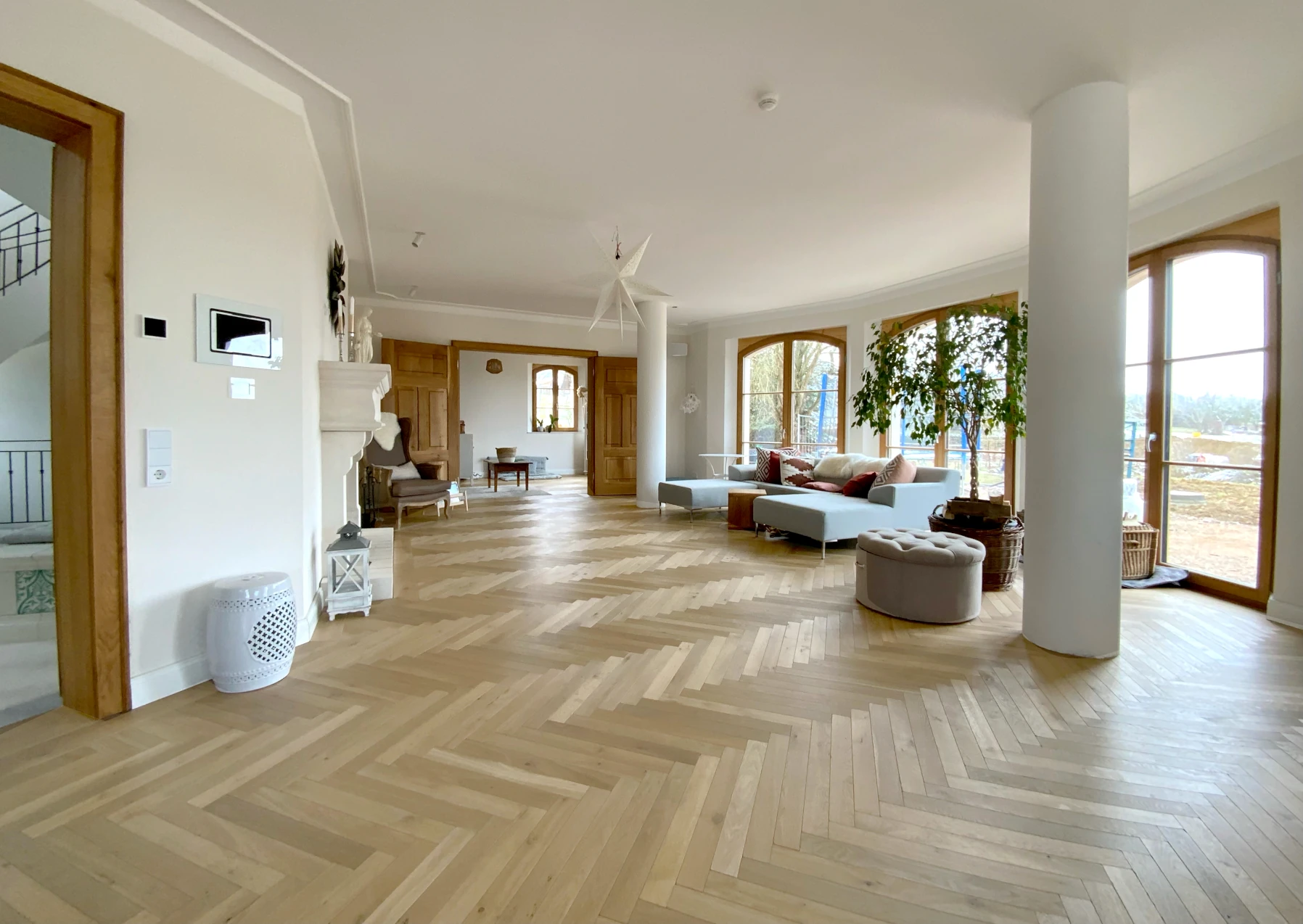 Fischgrät-Parkett Eiche Antik Sesame Helles Antikparkett, lange Fischgrätstäbe