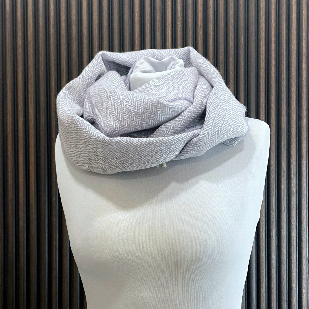 Hellblauer Wollschal, Lambswool, Schafwolle, Herringbone