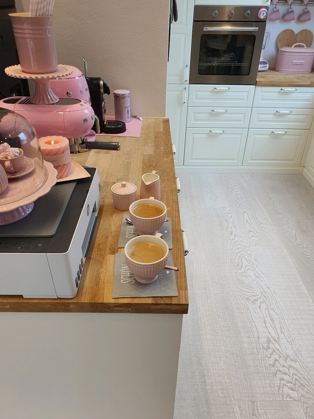 Weiße Eichendielen Intensive White Sägerau Breite Dielen, Landhausdielen, weiße Dielen in der Küche