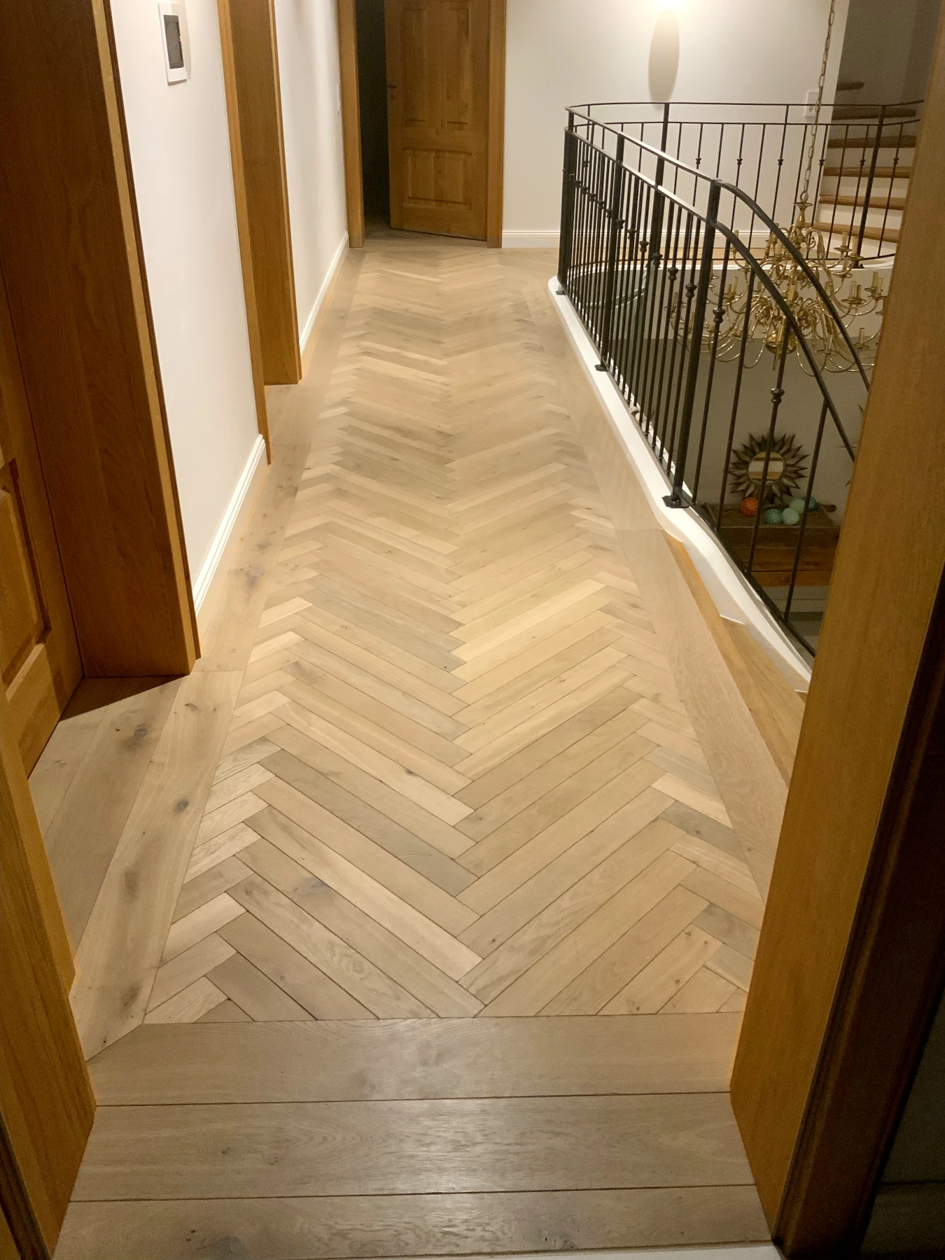 Fischgrät-Parkett Eiche Antik Sesame Helles Antikparkett, lange Fischgrätstäbe