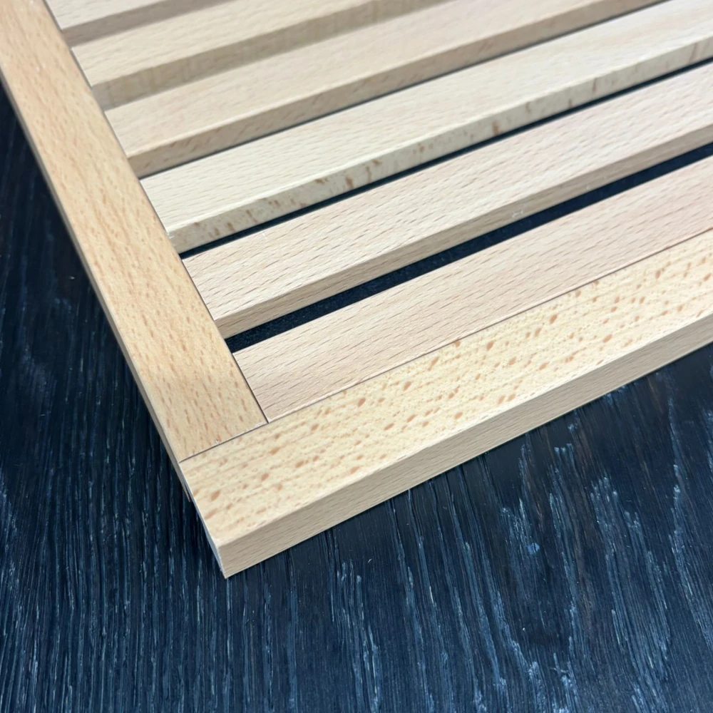 Abschlussleisten für Akustikpaneele aus massiver Buche