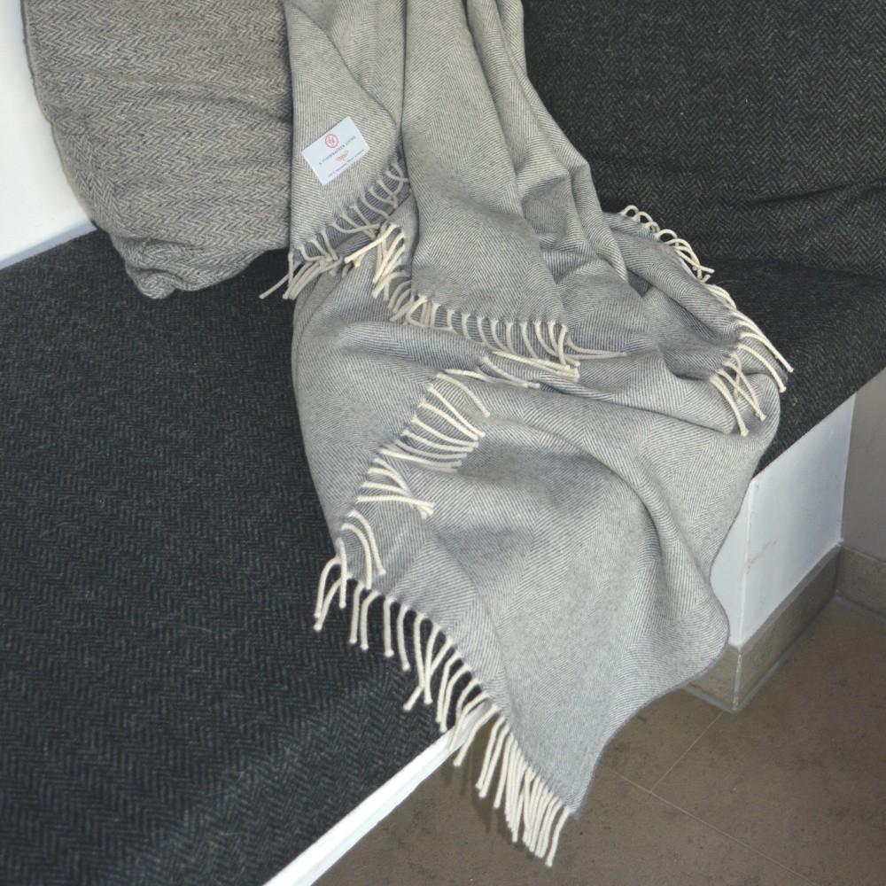 Weiches Plaid aus Lambswool, Silvergrey Graue Wolldecke Lammwolle Irland