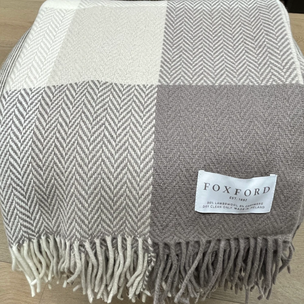 Plaid Cashmere Merino von Foxford - Cream Blocks Plaid Cashmere Merino von Foxford - Cream Blocks