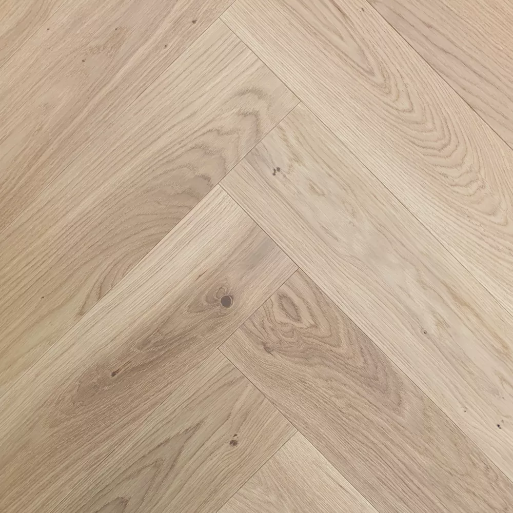 Natürliches Herringbone Parkett