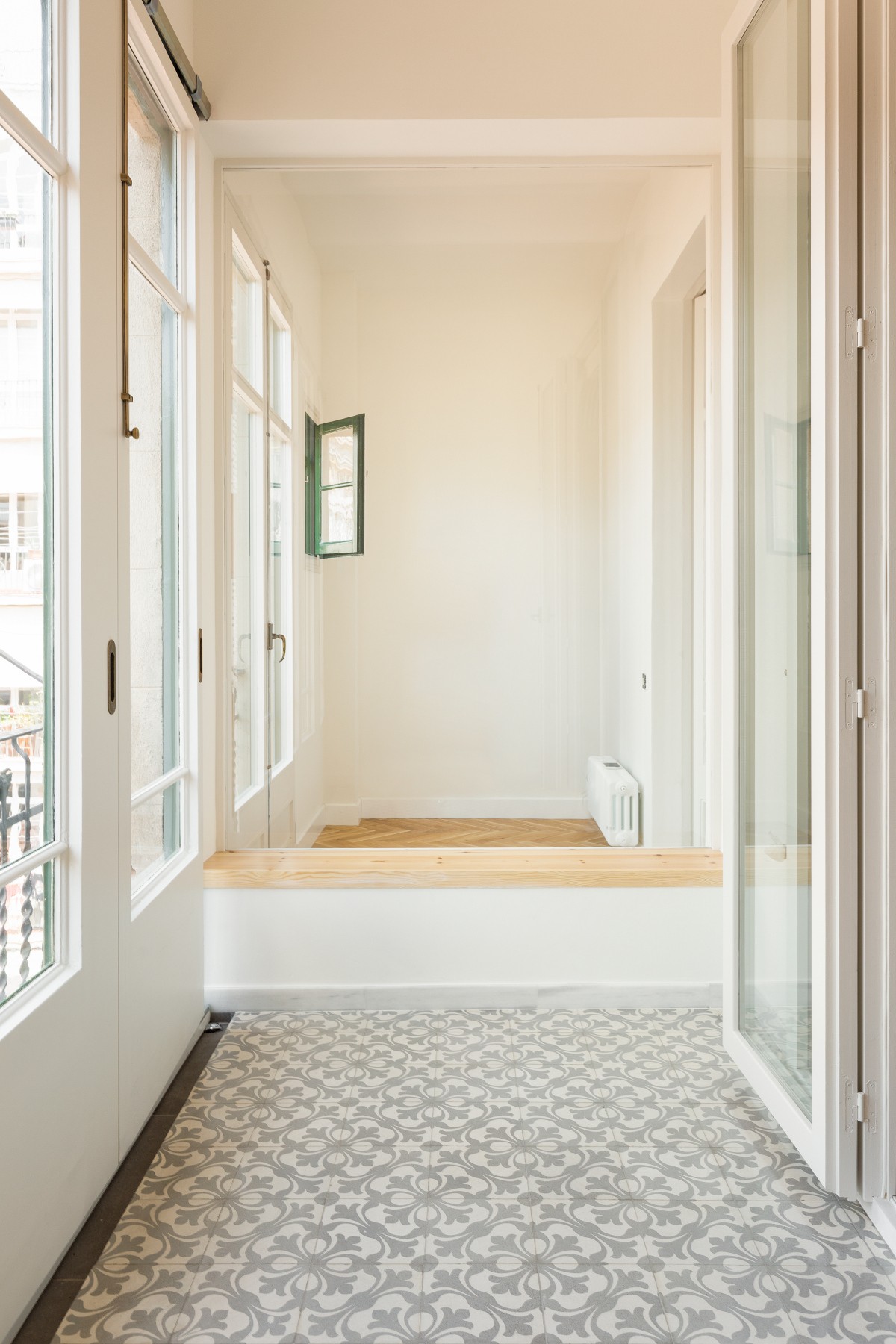 Fischgrät Antik Golden Horse, Barcelona Altbau Denkmalschutz Katalanischer Jugendstil