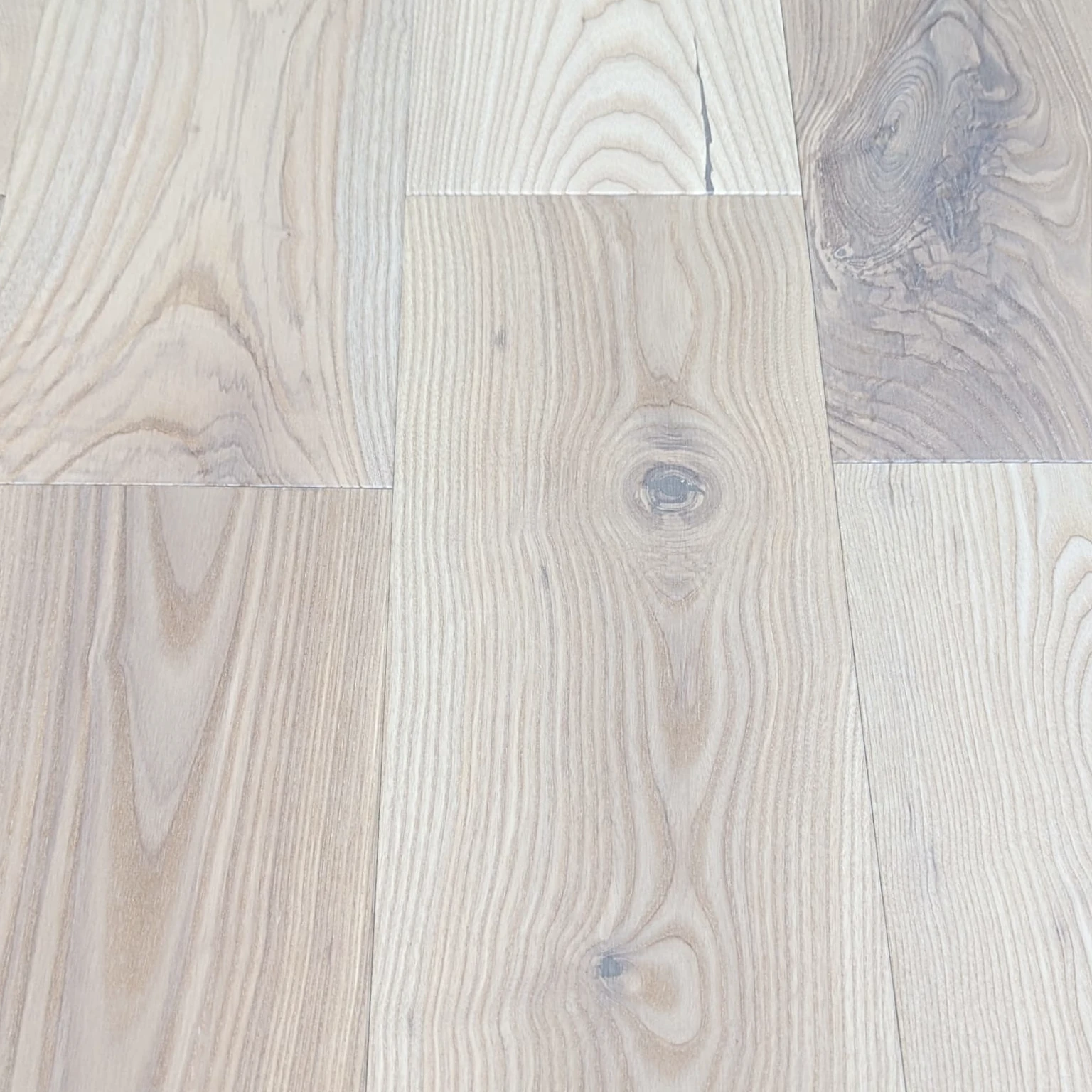 Esche Prestige Cream - Dielen Esche Prestige Cream - Dielen