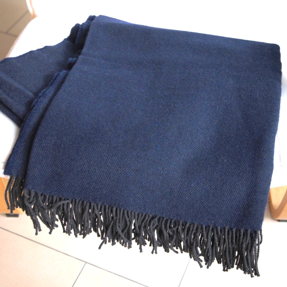 Weiches Plaid aus Schurwolle, Gentlemen's Blue dunkelblaue Wolldecke Lammwolle Irland