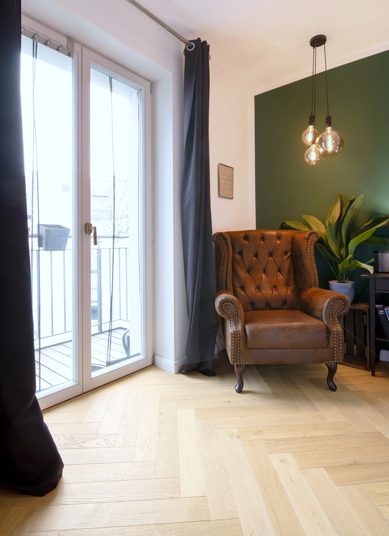 Fischgrät Sägerau Clear White, Eiche massiv Massivparkett, helles Fischgrätparkett