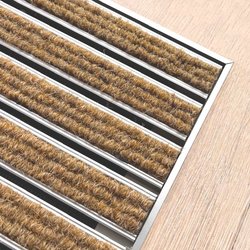 Bodenebene Sauberlaufmatte passend zum Parkett Bodenebene Sauberlaufmatte passend zum Parkett