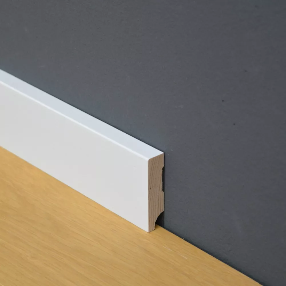 Weiße Kiefernleisten, gerade Kante