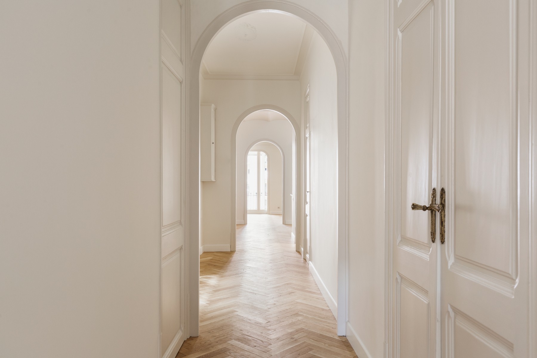 Fischgrät Antik Golden Horse, Barcelona Altbau Denkmalschutz Katalanischer Jugendstil