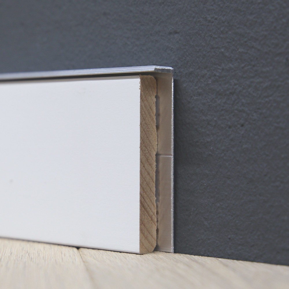 Sockelleiste Massivholz weiß lackiert RAL 9016, 60 x 10 mm Wandbündige Sockelleiste mit Metallprofil