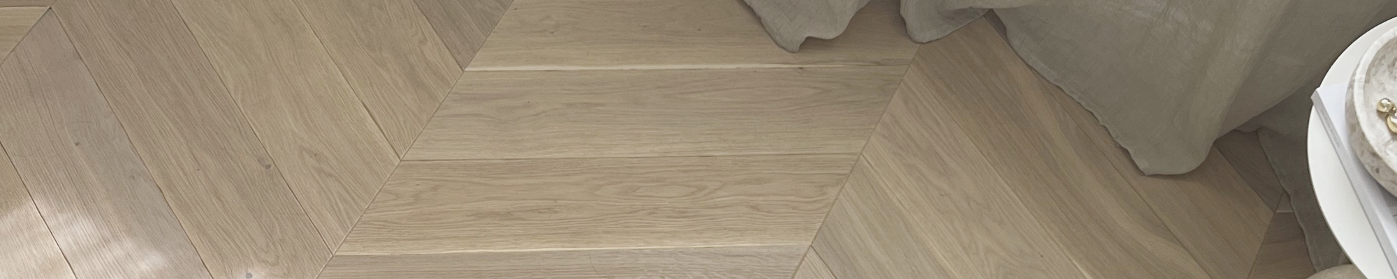 Franz. Fischgrät Eiche Creamy Pony  Chevron Eichenparkett