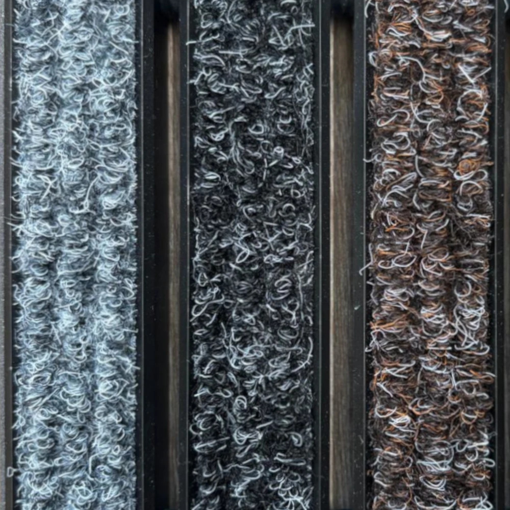 Muster Alu Eloxiert Schwarz Alu Eloxiert Schwarz / Rips Braun - bodenebene Sauberlaufmatte