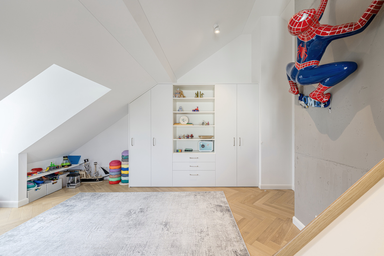 Fischgrätparkett Eiche Cotton, Foto by CABINET Schranksysteme Helles Eichenparkett, Nadine Weckerle, Herringbone, Kinderzimmer