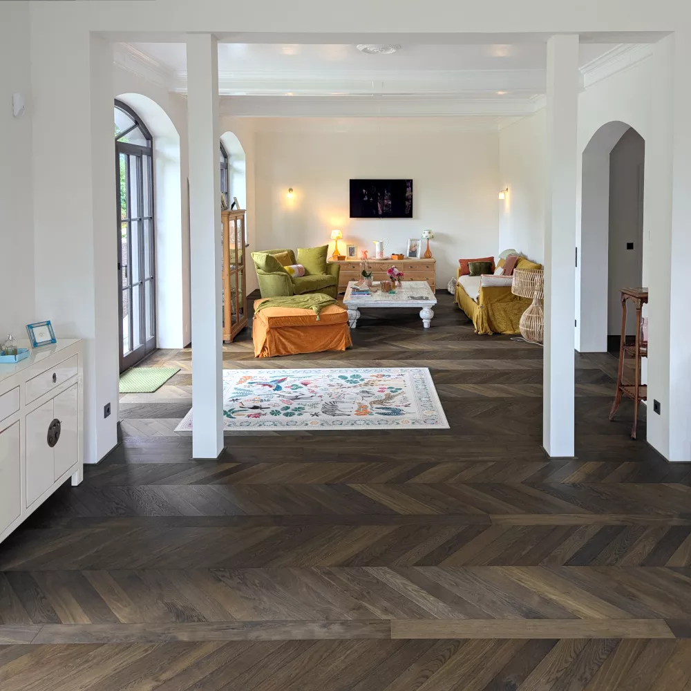 Dunkles Chevron, Leiterparkett, Räuchereiche