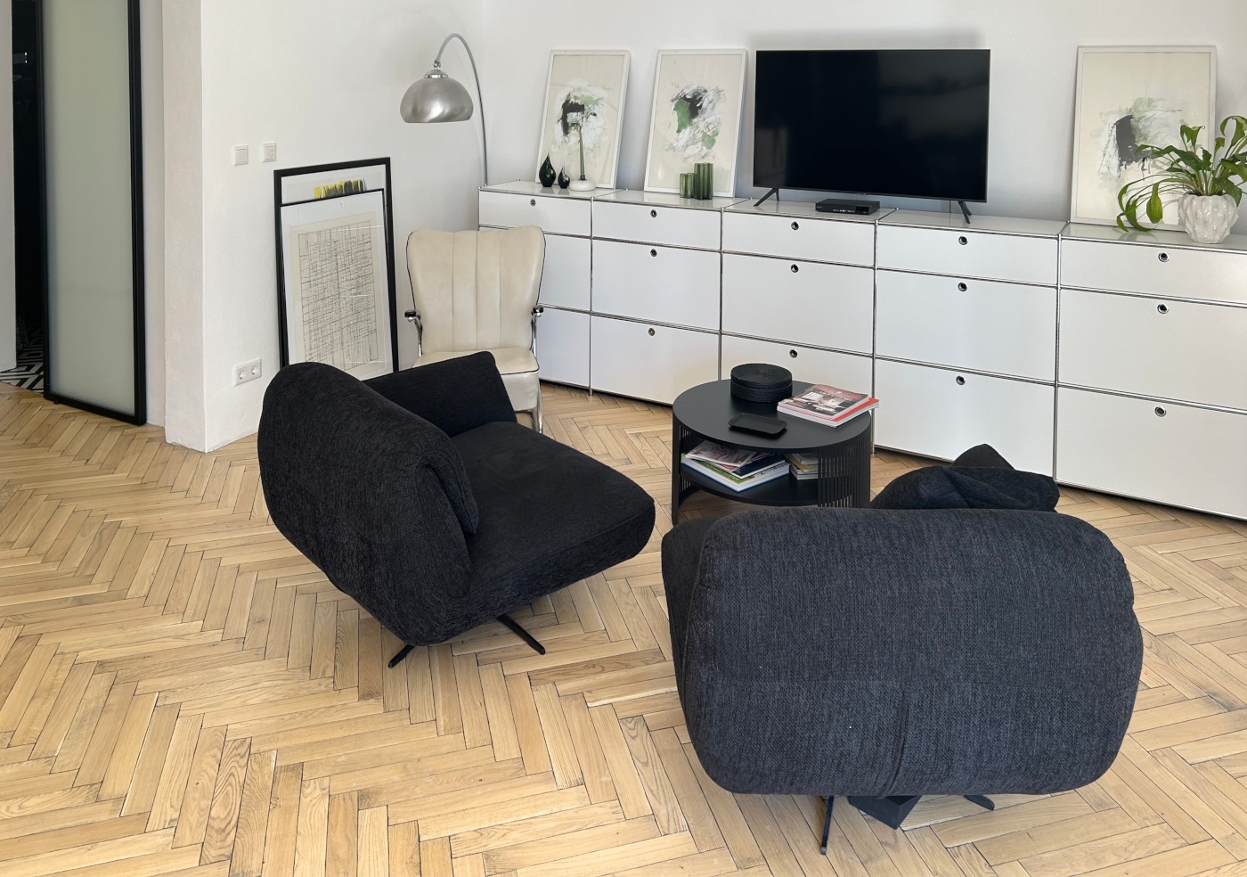 Massivholzparkett mit farblich abgesetzten Kanten