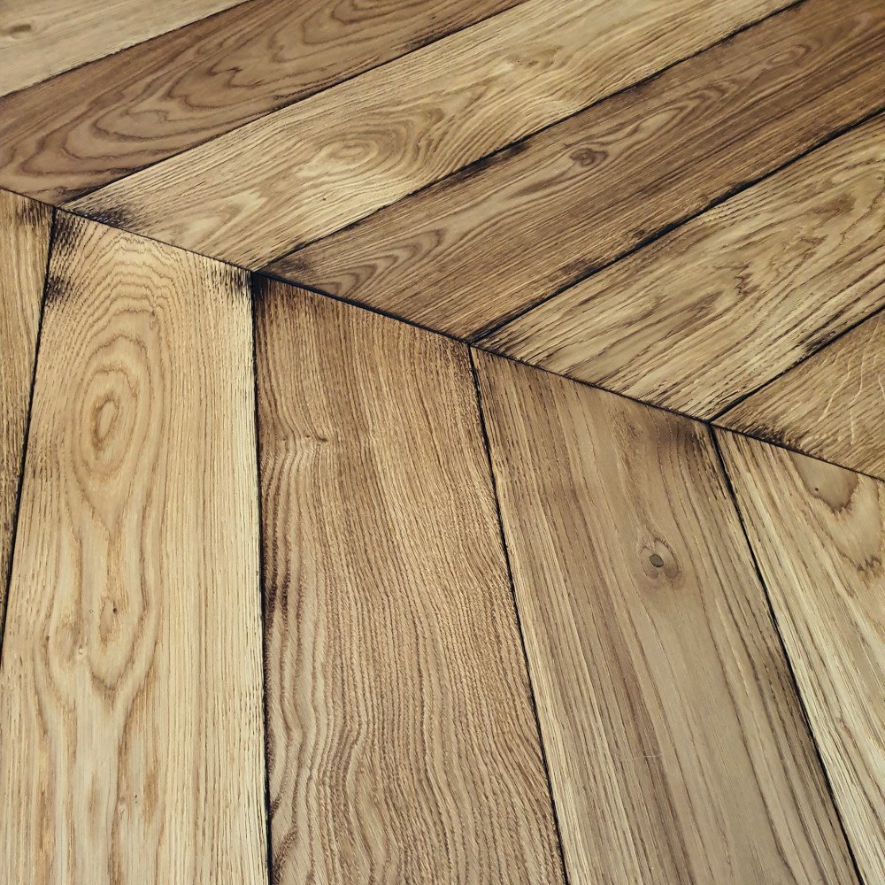 Französisches Fischgrät Eiche Old Tullan, gebrannte Kanten Chevron Eiche Vintage-Parkett Feuerveredelung