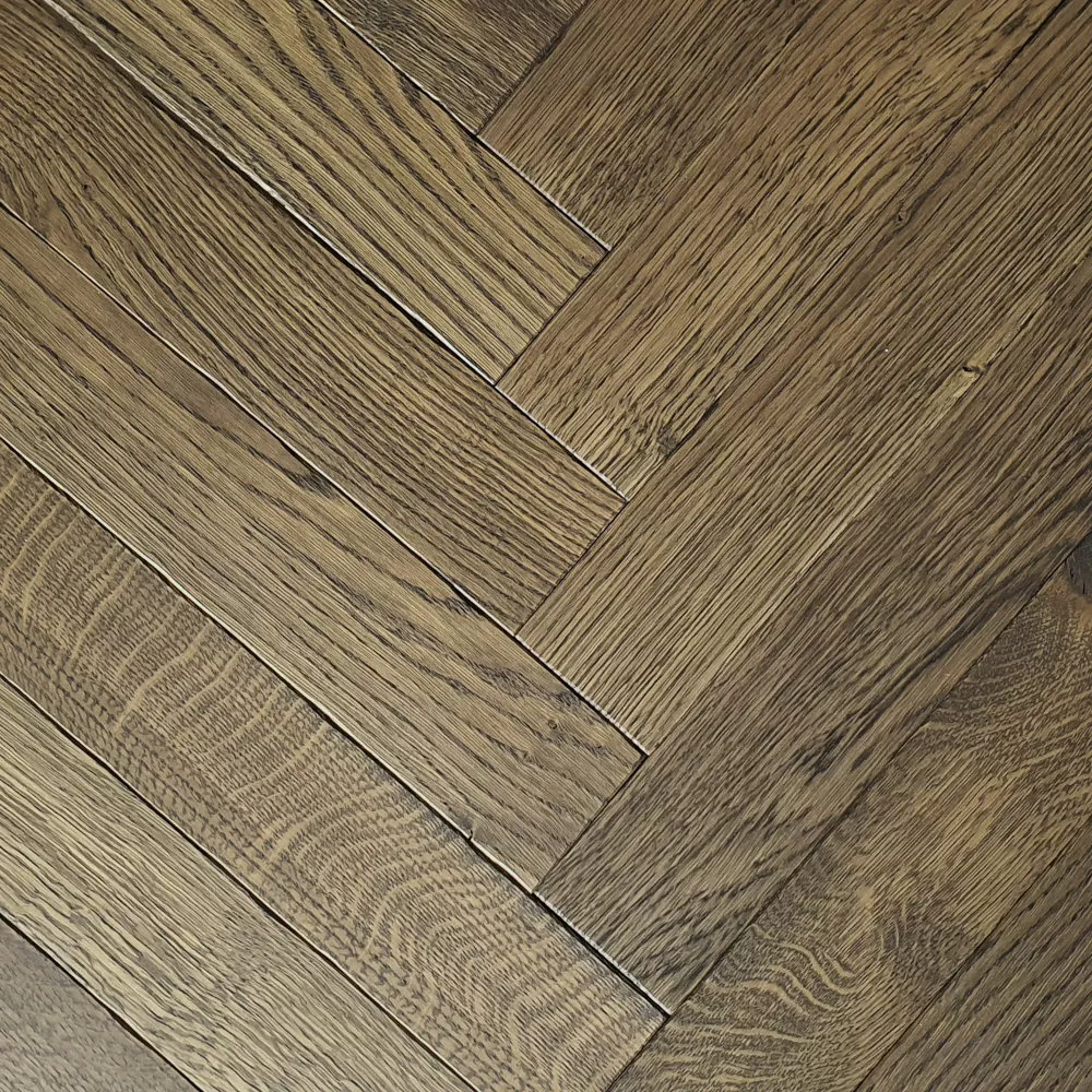 Braunes Fischgrätparkett Herringbone Antikparkett