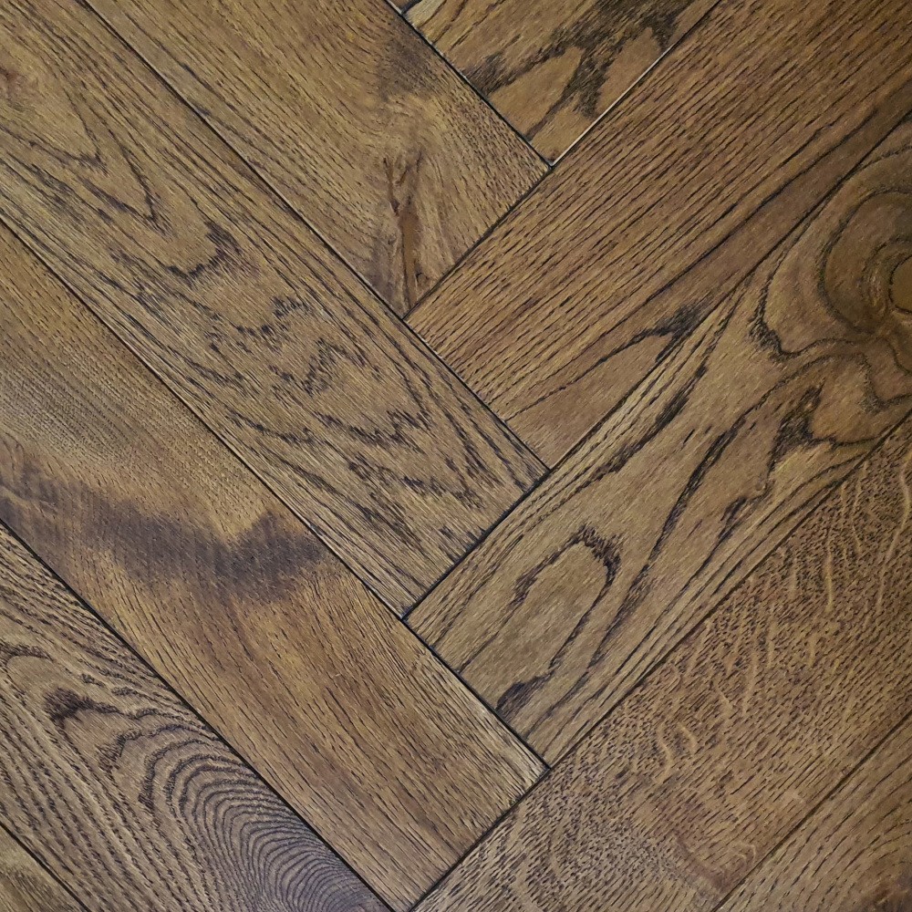 Fischgrät Eiche Chestnut Braunes klassisches Fischgrät Parkett aus Eiche