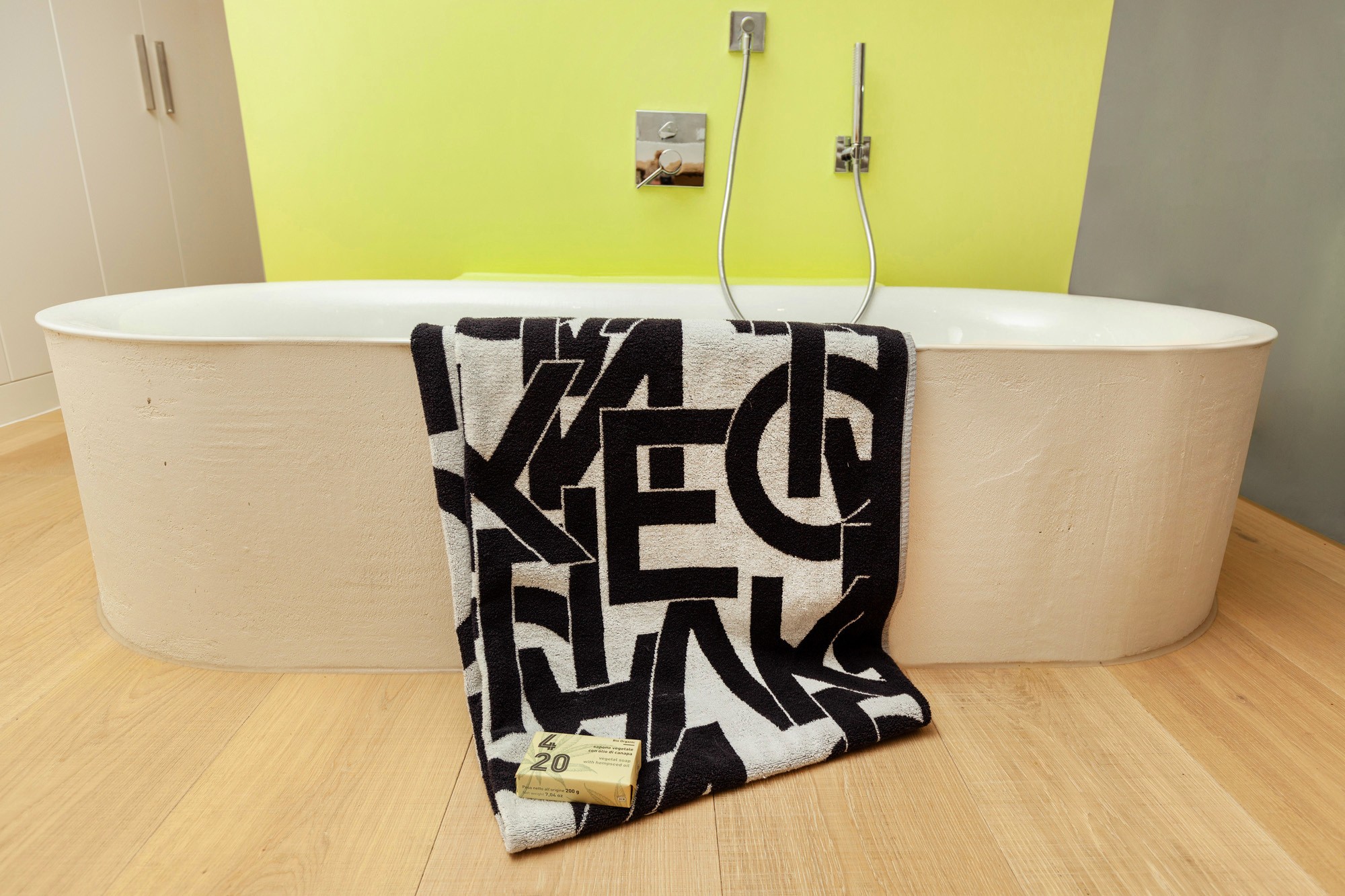 Schlossdielen / XXL-Dielen Eiche Clear White Helle Eichendielen im Badezimmer
