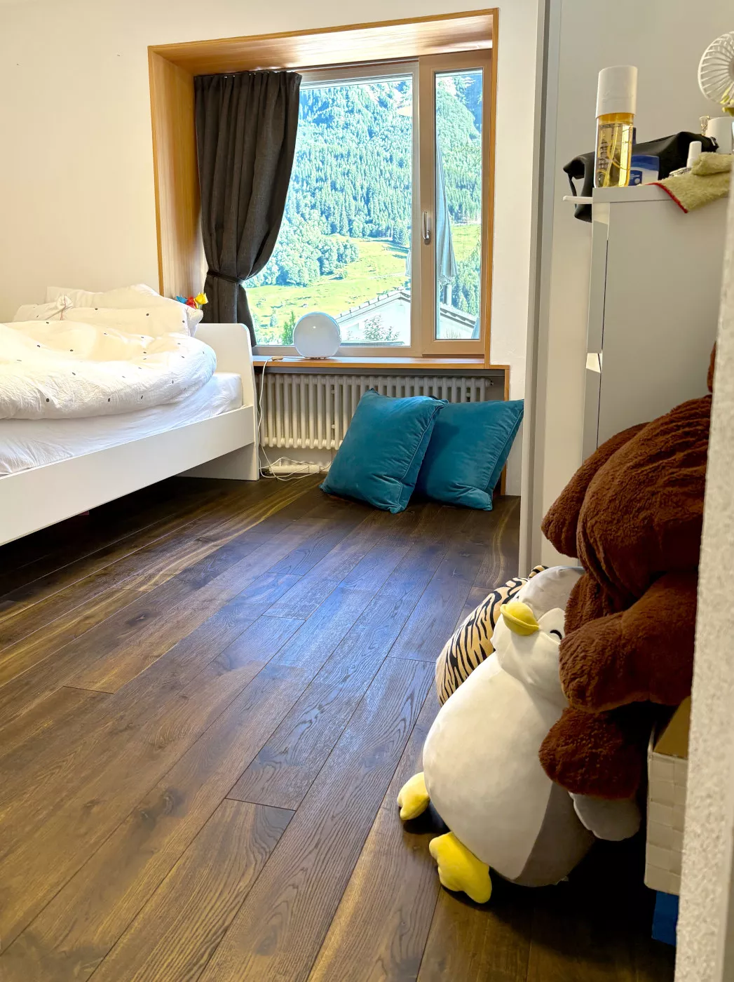 Chalet Schweiz, dunkles Parkett