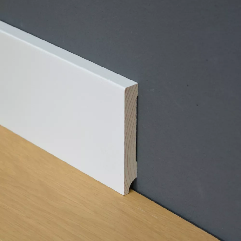 Weiße Kiefernleisten, gerade Kante
