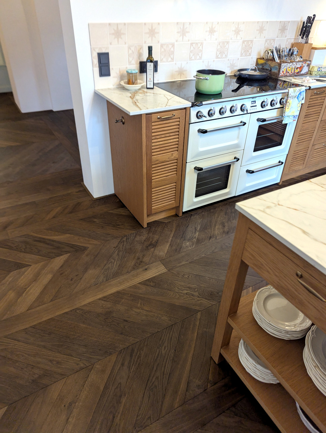 Französisches Fischgrät Eiche Toulon dark (geräuchert) Dunkles Chevron, Leiterparkett, Räuchereiche