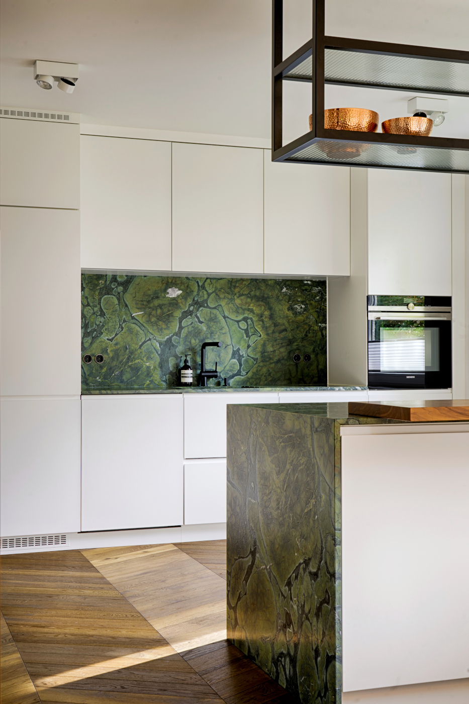 Französisches Fischgrät Parkett Winkel 60°, Eiche geräuchert "Colombian" Chevron Räuchereiche