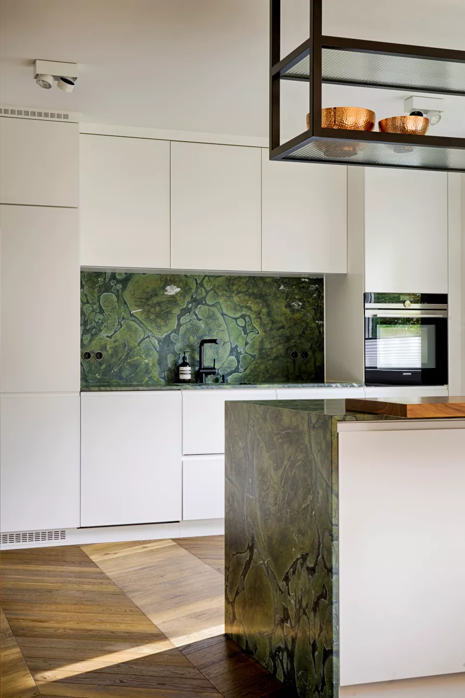 Chevron Räuchereiche