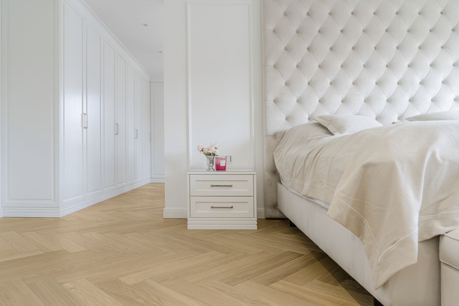 Fischgrätparkett Eiche Cotton, Foto by CABINET Schranksysteme Helles Eichenparkett, Nadine Weckerle, Herringbone, Schlafzimmer