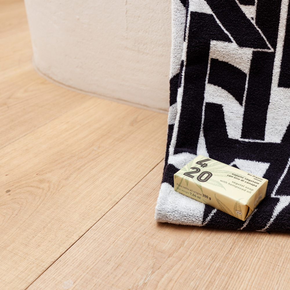 Schlossdielen / XXL-Dielen Eiche Clear White Helle Eichendielen im Badezimmer