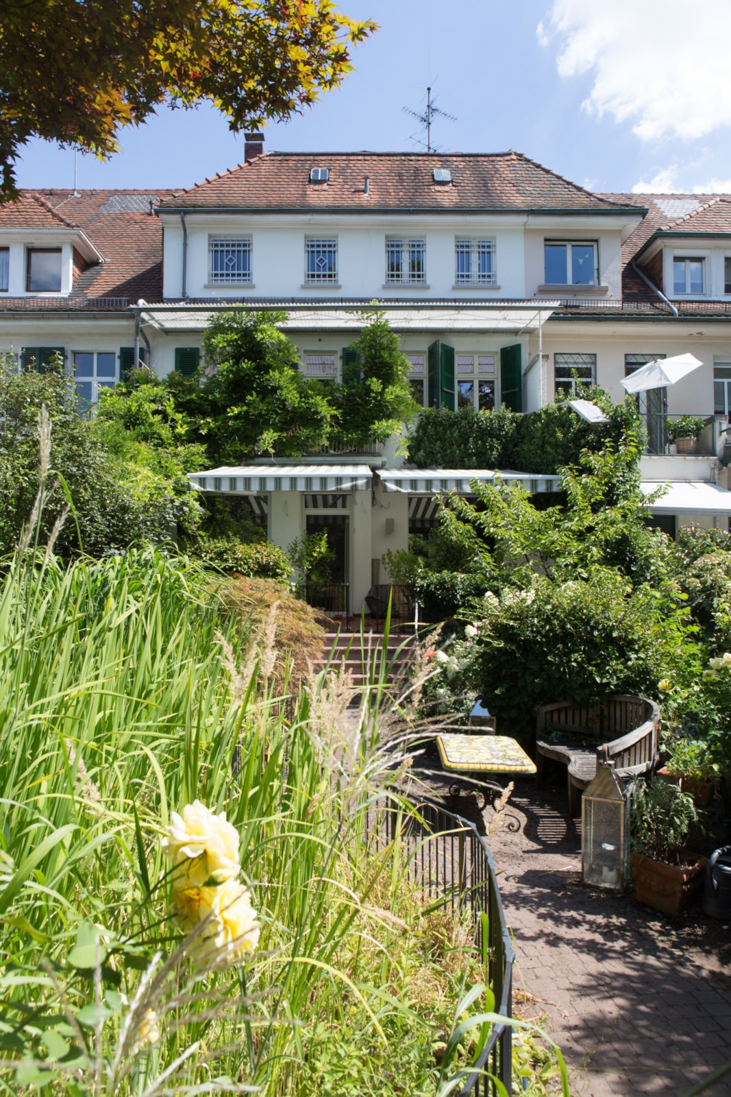 Sanierter Altbau im Reihenhaus-Ensemble