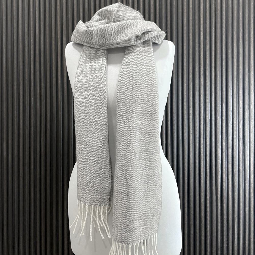 Hellgrauer Wollschal, Lambswool, Schafwolle, Herringbone