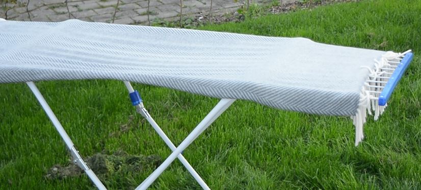 Wolldecke flach liegend im Schatten trocknen Waschen Schurwoll-Decke