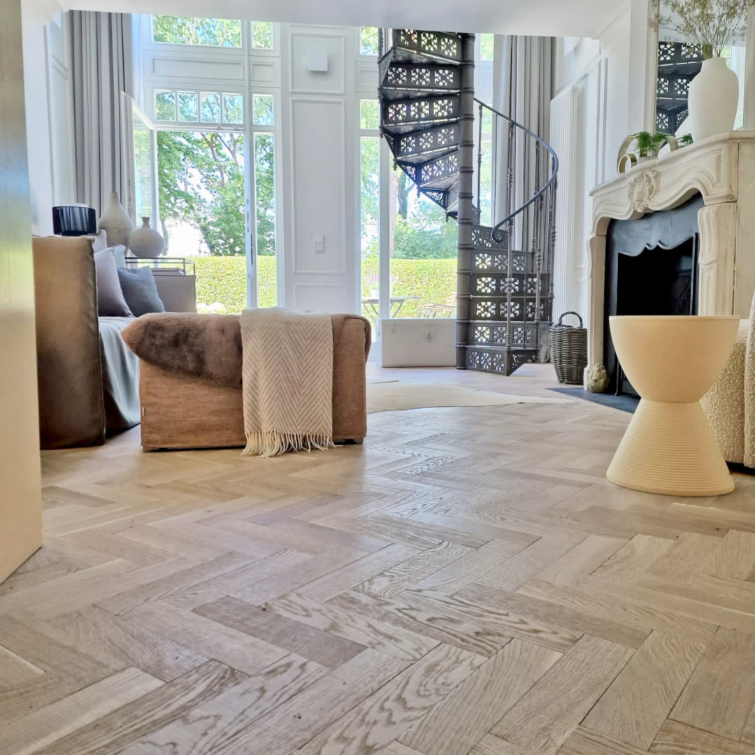 Ferienwohnung Kühlungsborn: Massivholz-Parkett Fischgrät Eiche Sägerau Helles Parkett, Massivholzparkett