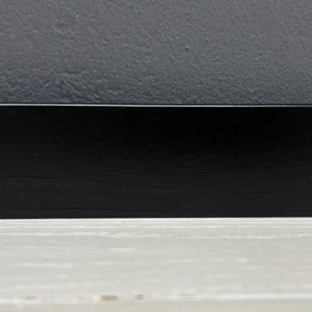 Sockelleiste Kiefer kantig - Schwarz Sockelleiste Kiefer kantig - Schwarz