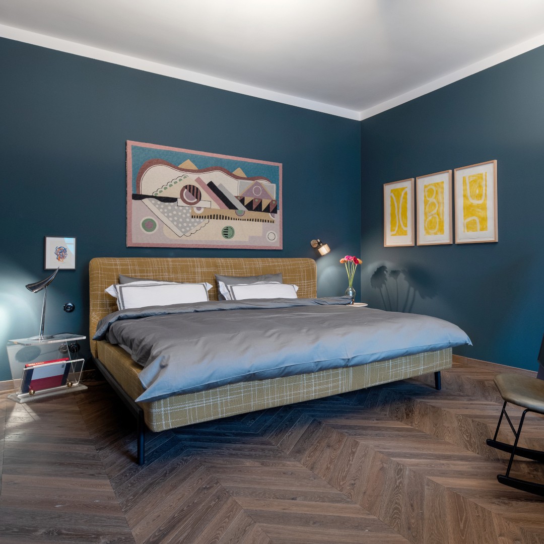 Franz. Fischgrät Eiche Antik Antibes Räuchereiche dunkel in Schlafzimmer