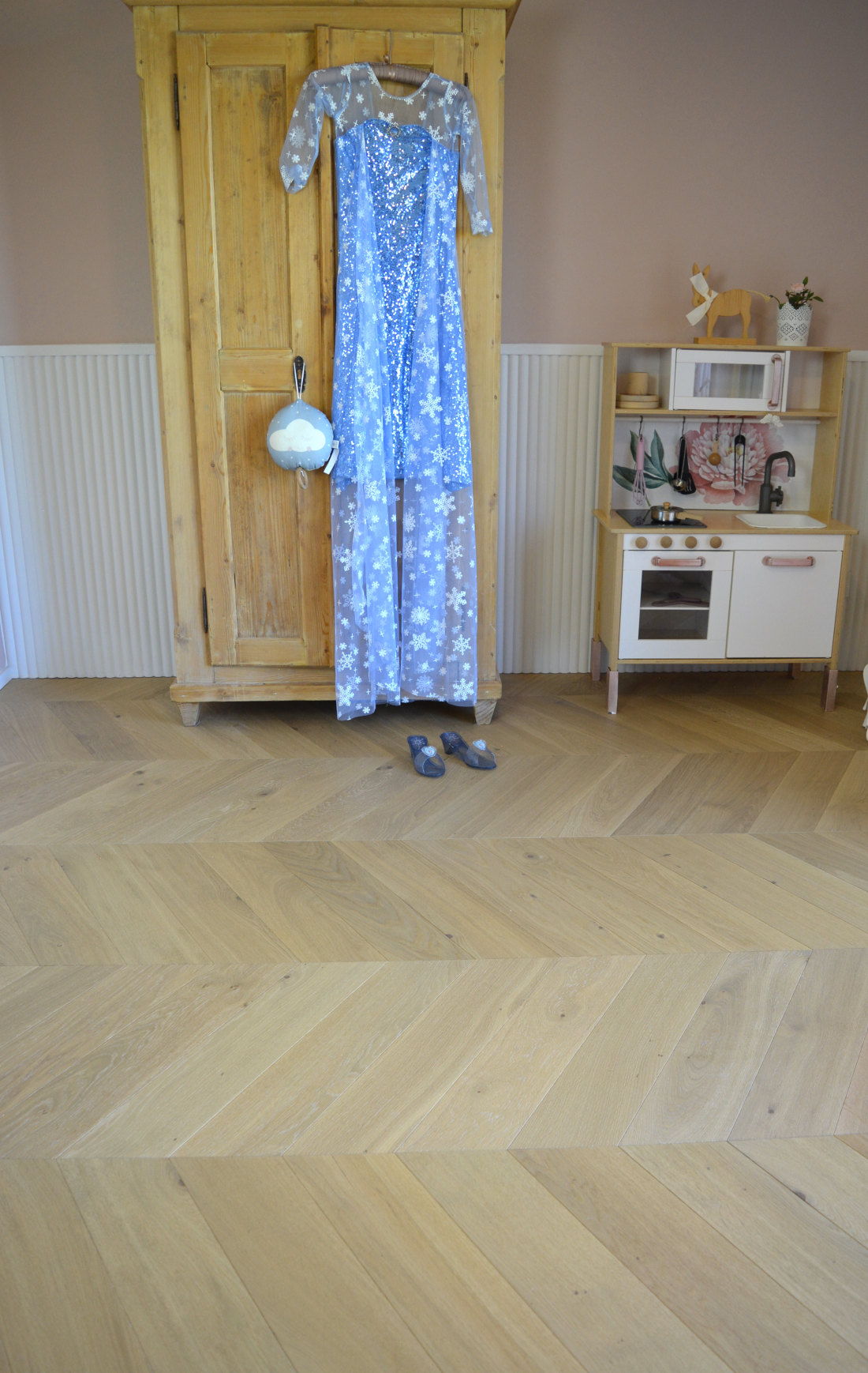 Französisches Fischgrät, Clear White - Select Chevron, helles Eichenparkett, Kinderzimmer