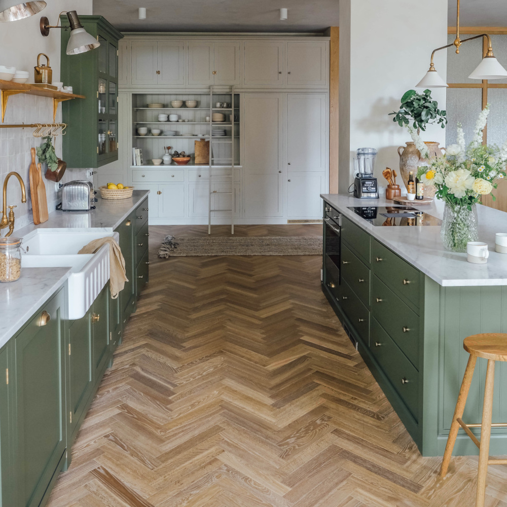 Fischgrät Eiche Smoky Horse - Greige, St. Oak Apartments Massivholz, Räuchereiche, Klassisches Fischgrät