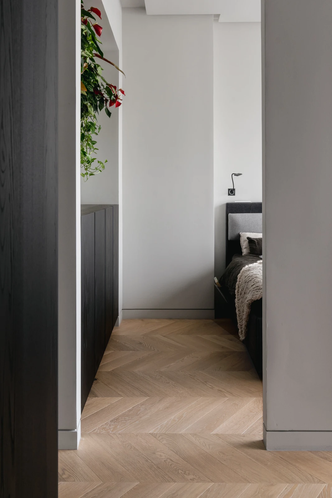 Französisches Fischgrät Clear White Sägerau Helles Chevron, Foto Giulia Maretti