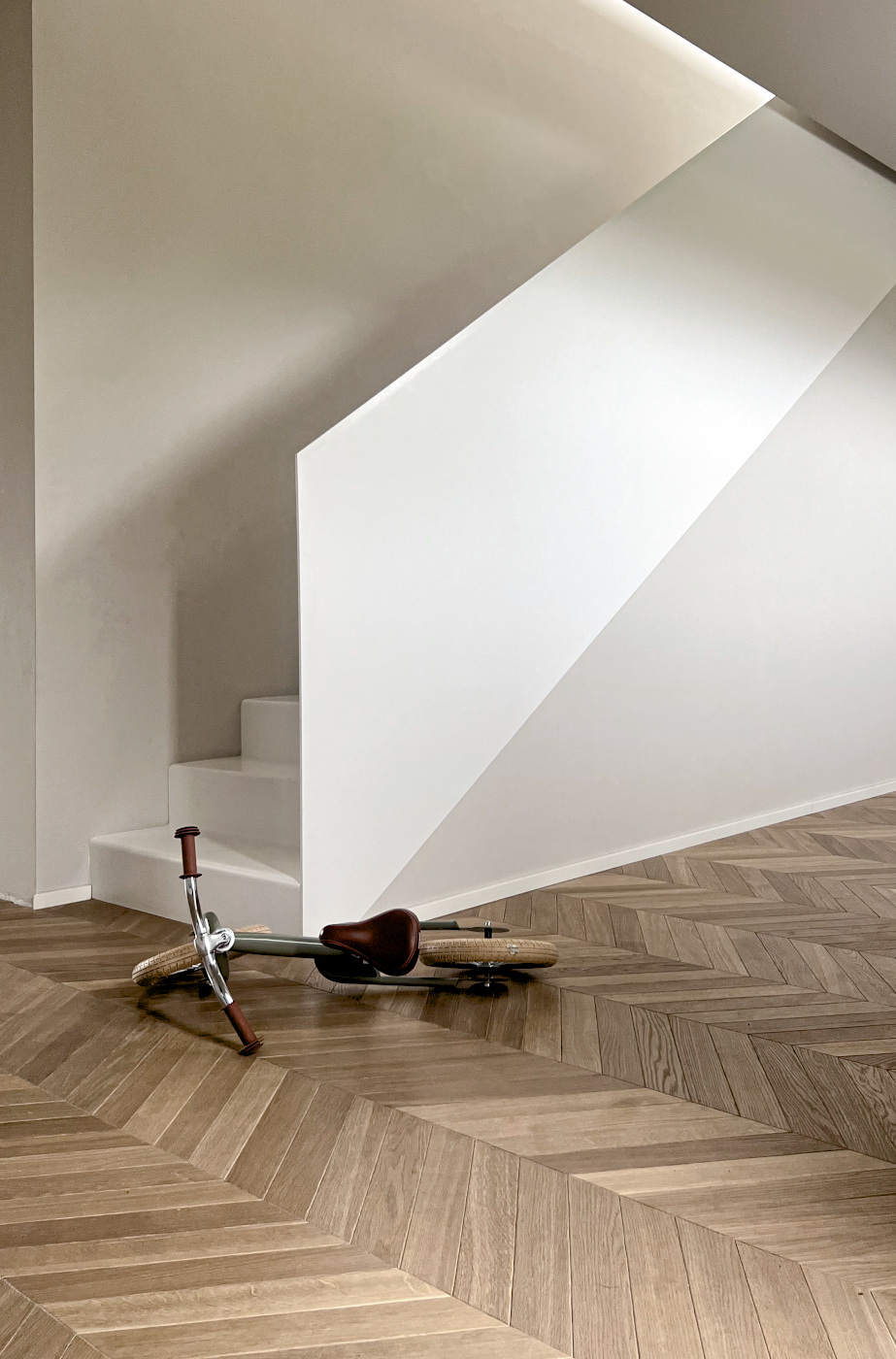 Französisches Fischgrät: Eiche Antik Smoky Horse - Greige Chevron Antikparkett Räuchereiche saskia_li