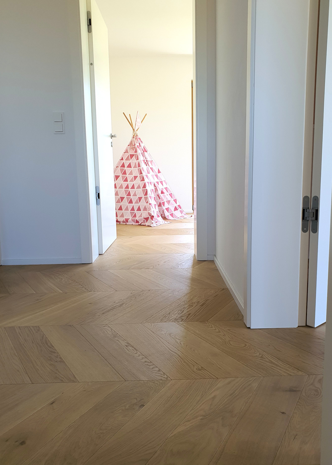 Französisches Fischgrät, Clear White - Select Chevron, helles Eichenparkett