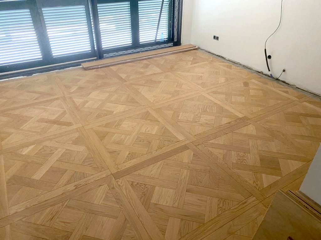 Frisch verlegtes Tafelparkett Versailles, Sardinien Versaille-Tafel Eichenparkett