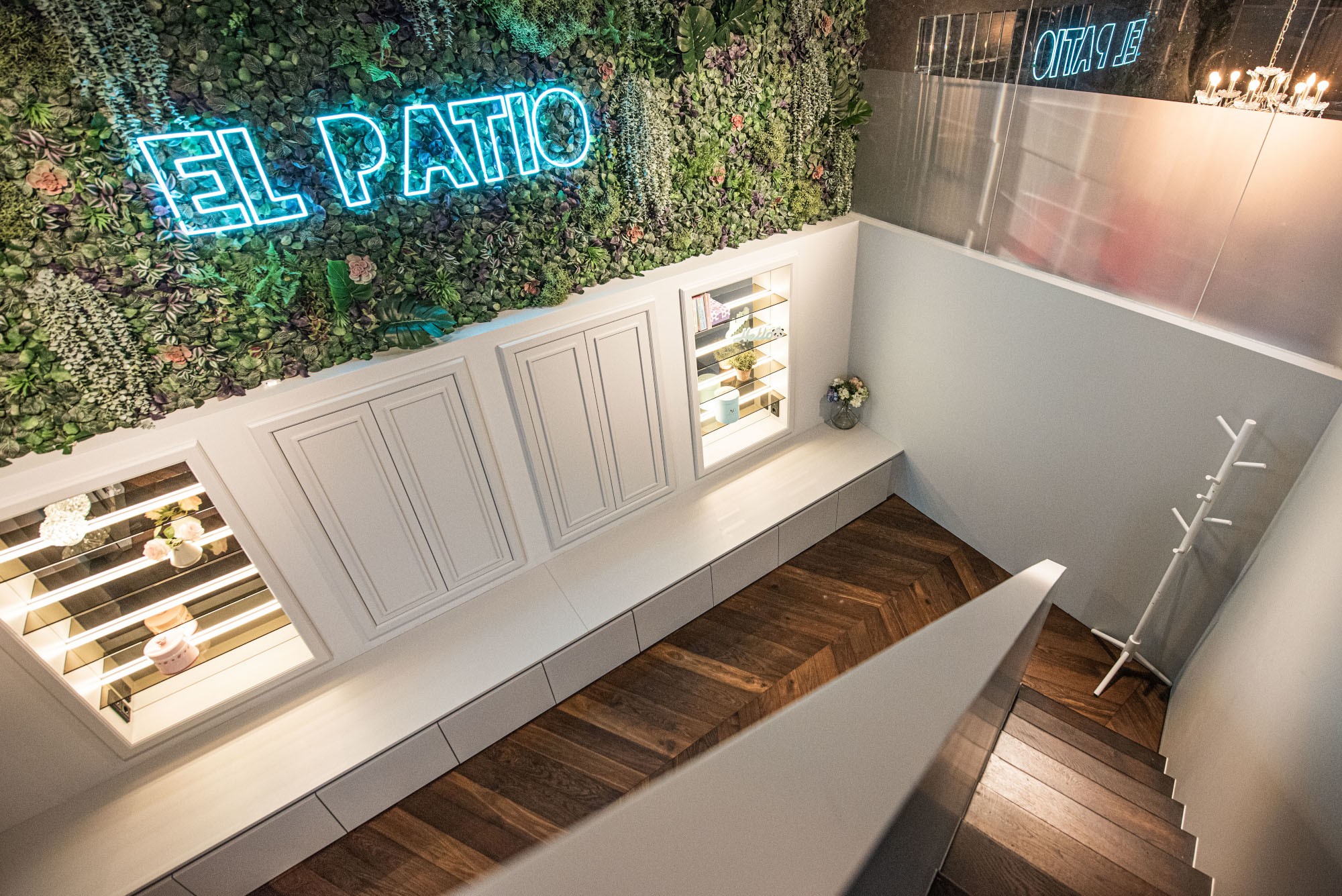 Französisches Fischgrät Eiche Colombian im Loft Chevron Räuchereiche Sanierung