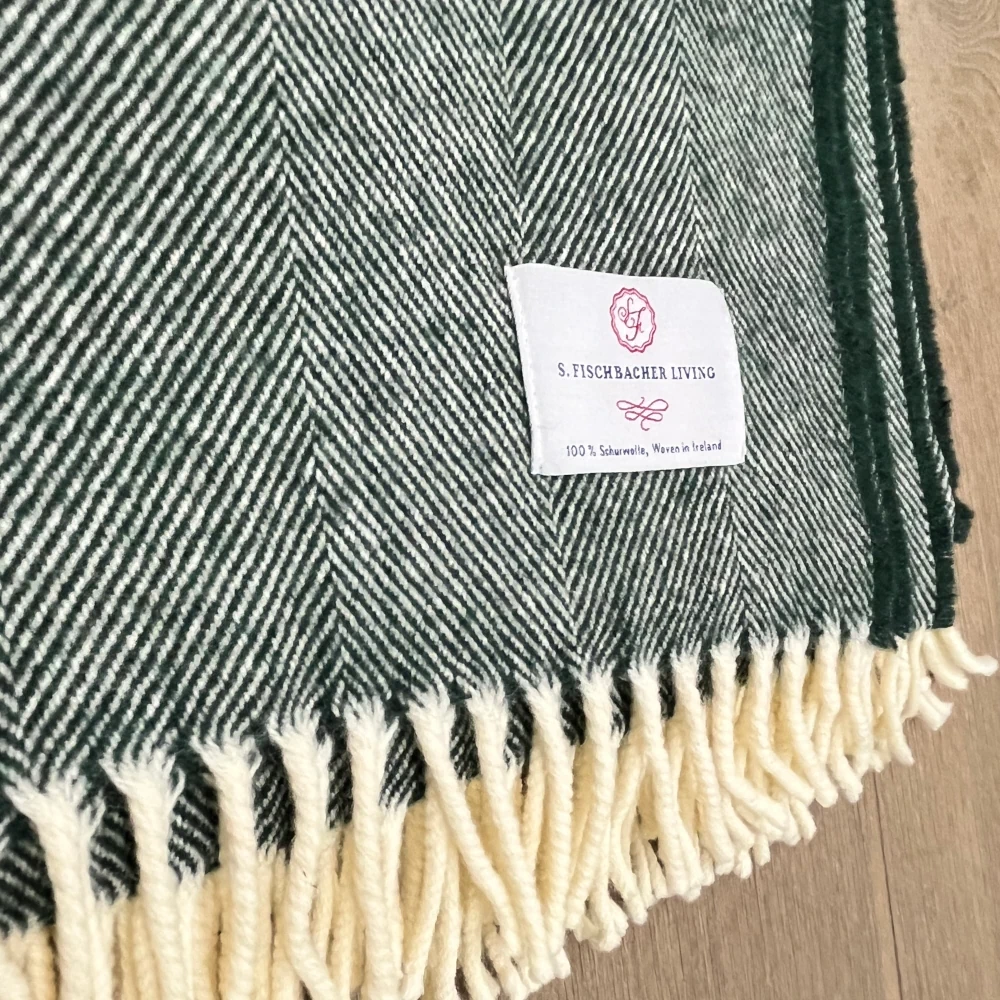Plaid Cosy Lambswool - Fir Tree Grüne Wolldecke, Fischgrätmuster, Made in Ireland