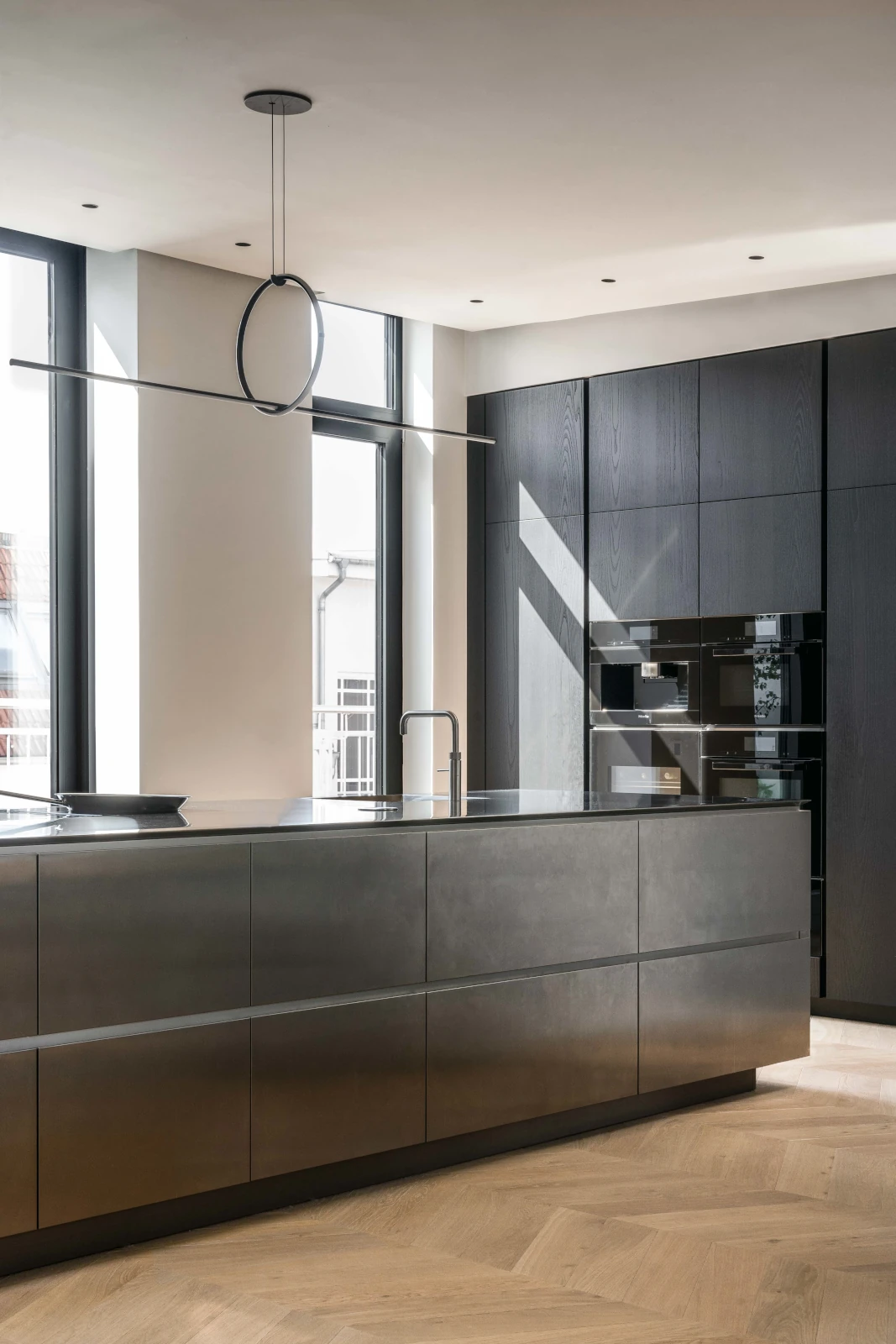 Französisches Fischgrät Clear White Sägerau Helles Chevron, Foto Giulia Maretti