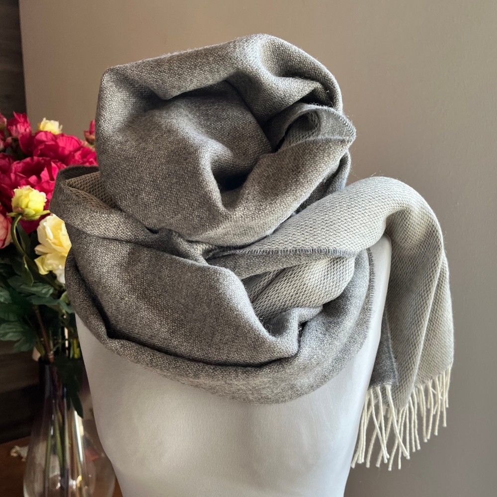 XXL Schal Grey Reversible Großer Schal, grau, Stola, Schultertuch, Dirndltuch, Merinowolle