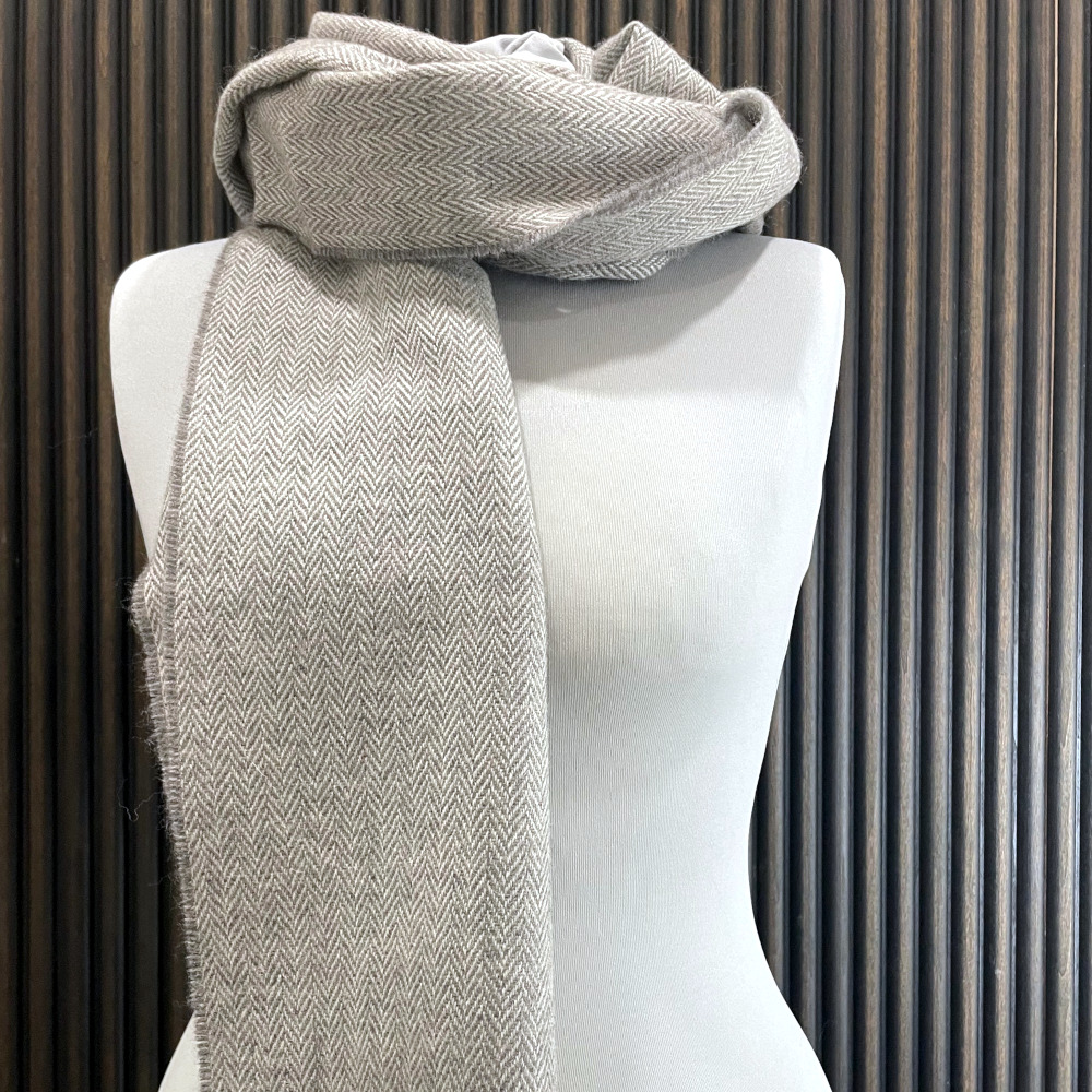 Hellgrauer Wollschal, Lambswool, Schafwolle, Herringbone
